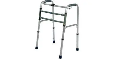 Ultraliviano de Aluminio, con o sin ruedas. Regulable en altura: 76-94cm. Ancho total: 58cm. Incluye trabas para mantener el andador rígido o permitir movimiento paso a paso.
