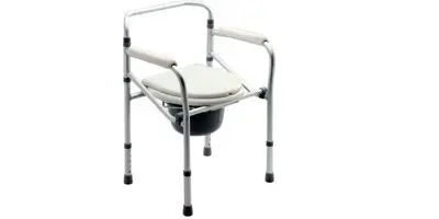 Estructura de ALUMINIO, con apoyabrazos, asiento y tapa rebatibles y desmontables. Regulable en altura. Peso máximo del usuario: 100Kg. Uso en el baño o donde se necesite. incluye bacinilla plástica con tapa y manija, por ejemplo al lado de la cama.